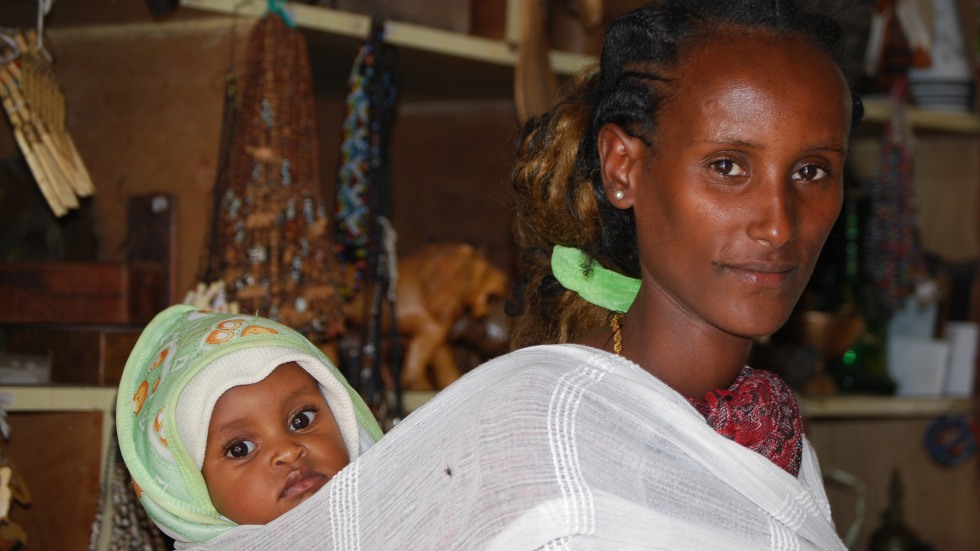 A mother and her baby in Asmara’s market.